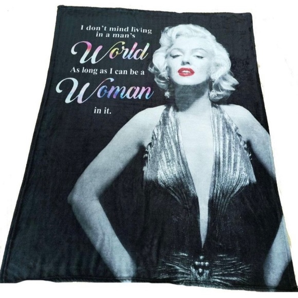 Marilyn Monroe Man's World Throw Blanket - Picture 2 of 2